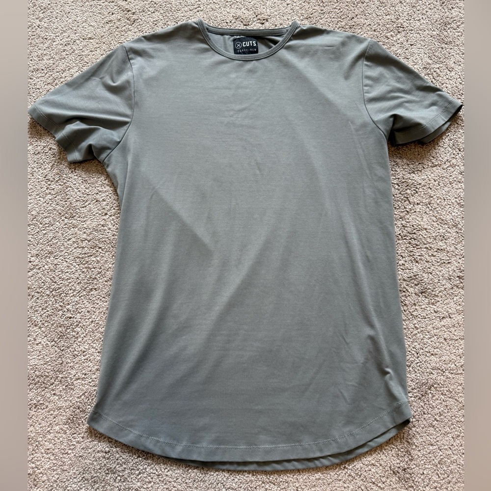 Cuts AO curved hem tee